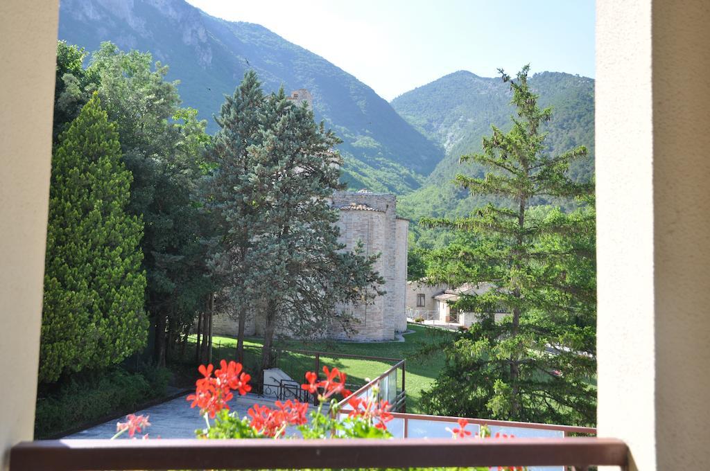 Hotel Terme Di San Vittore Genga  Zimmer foto