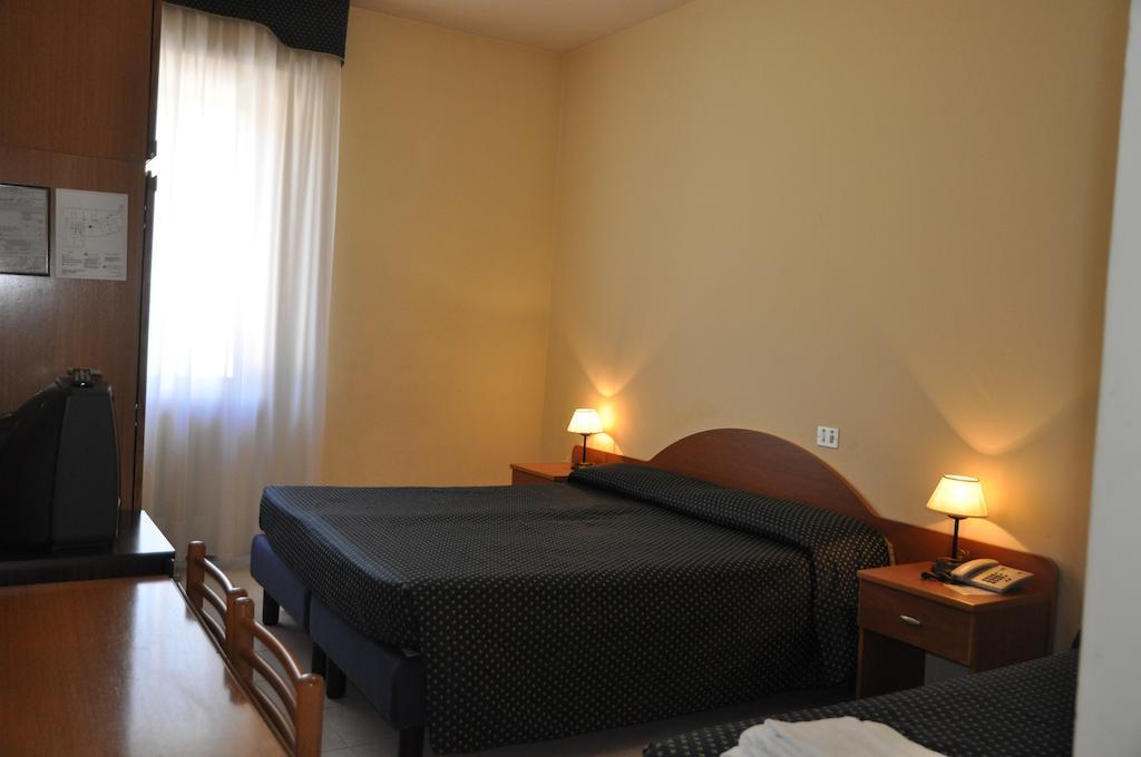 Hotel Terme Di San Vittore Genga  Zimmer foto